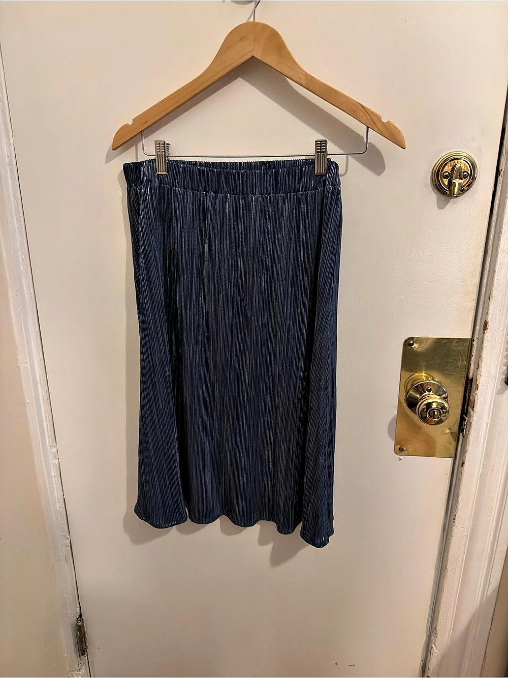 LOFT Pleated Midi Skirt in Blue Size Medium Like New